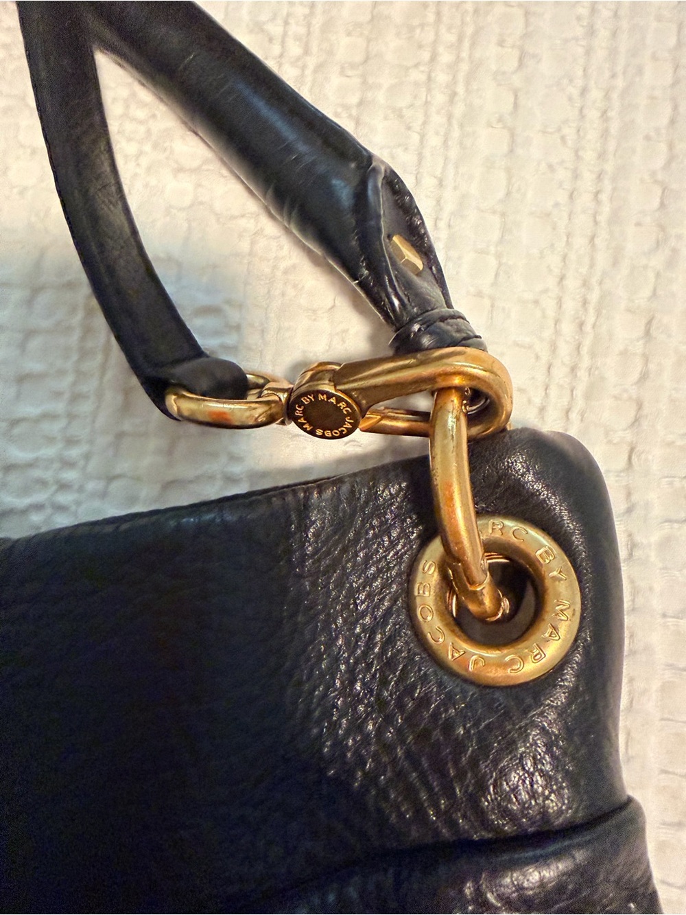 Marc Jacobs Black Pebbled Leather Shoulder Bag with Gold Hardware - Picture 7 of 8